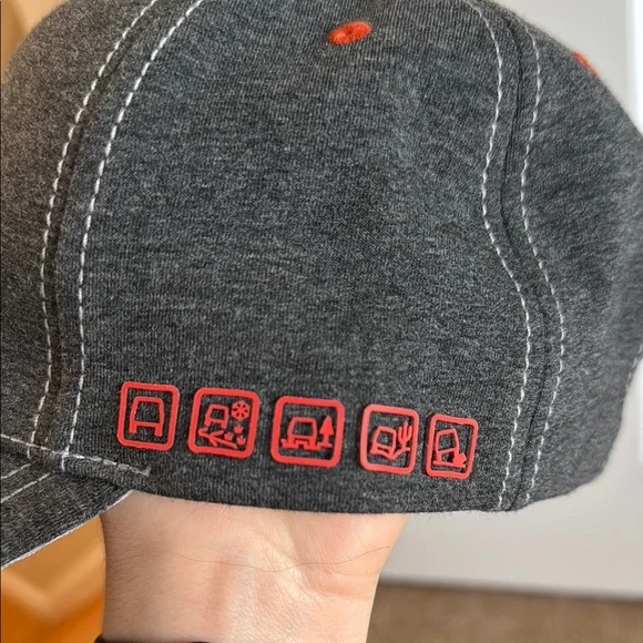 Like New - Land Rover Hat - Picture 7 of 9